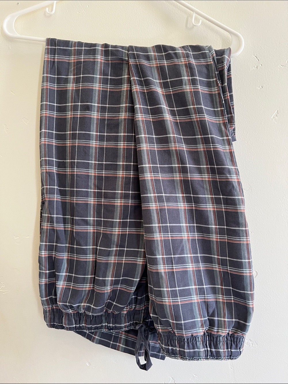 Plaid Elastic-Hem Men’s lounge/sleep Pants in Navy and Gray
